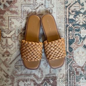 Madewell Suzi slide sandal in woven toffee leather. Size 7 worn once!